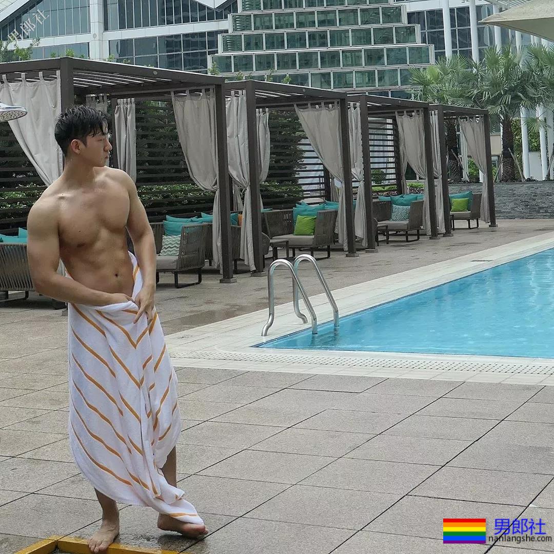 筋肉小狼狗泳裤名媛,大胸翘臀还很显big~ - 51虹马 筋肉小狼狗泳裤名媛,大胸翘臀还很显big~ - 51虹马