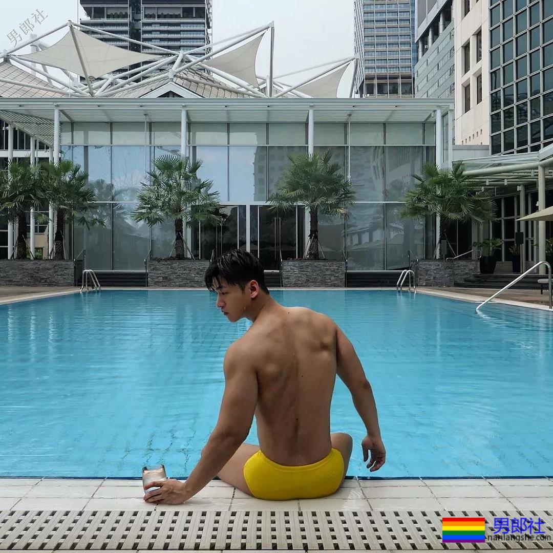 筋肉小狼狗泳裤名媛，大胸翘臀还很显big~ - 51虹马