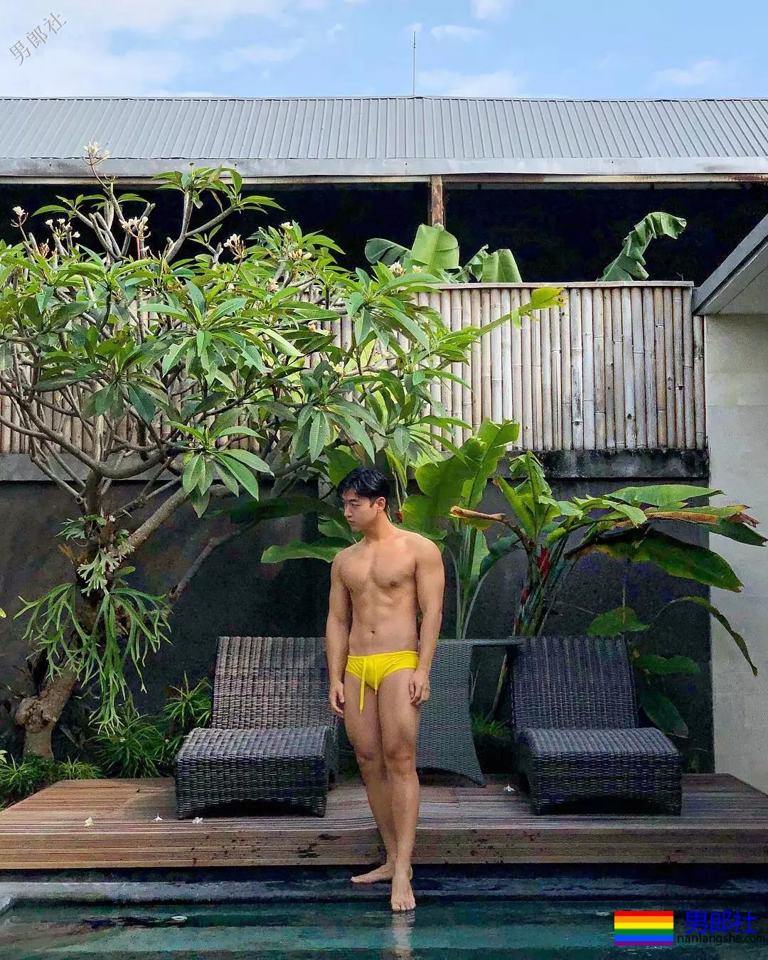 筋肉小狼狗泳裤名媛，大胸翘臀还很显big~ - 51虹马