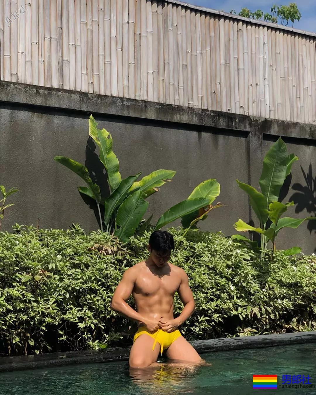 筋肉小狼狗泳裤名媛,大胸翘臀还很显big~ - 51虹马 筋肉小狼狗泳裤名媛,大胸翘臀还很显big~ - 51虹马