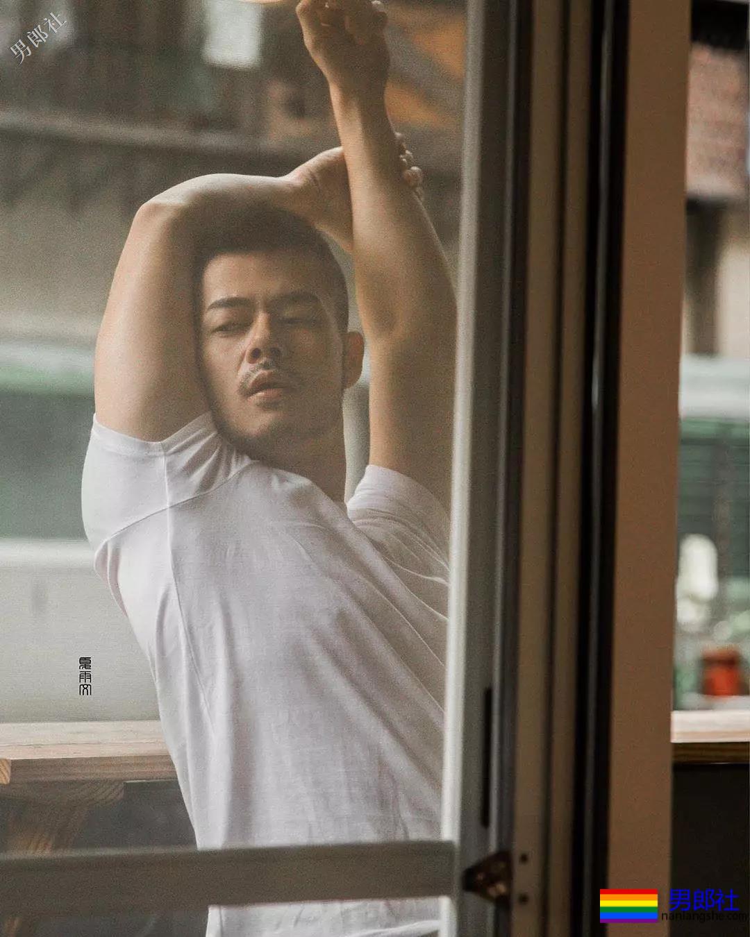 电眼男模萧郁轩硬照一览 - 51虹马