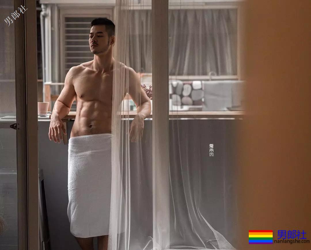 电眼男模萧郁轩硬照一览 - 51虹马