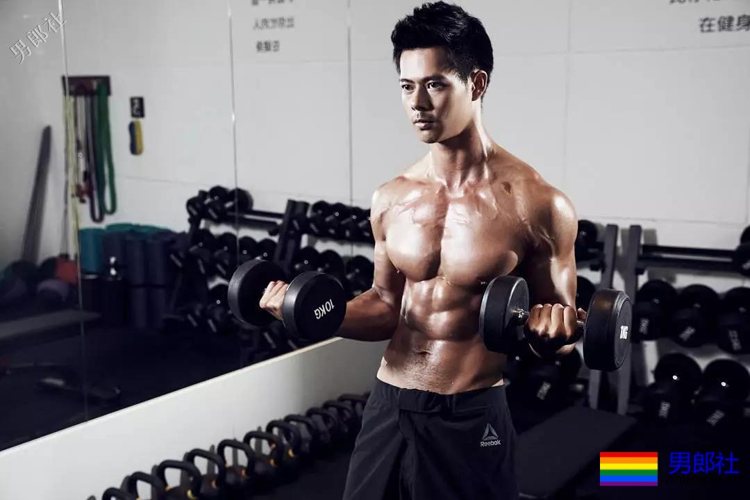 电眼男模萧郁轩硬照一览 - 51虹马