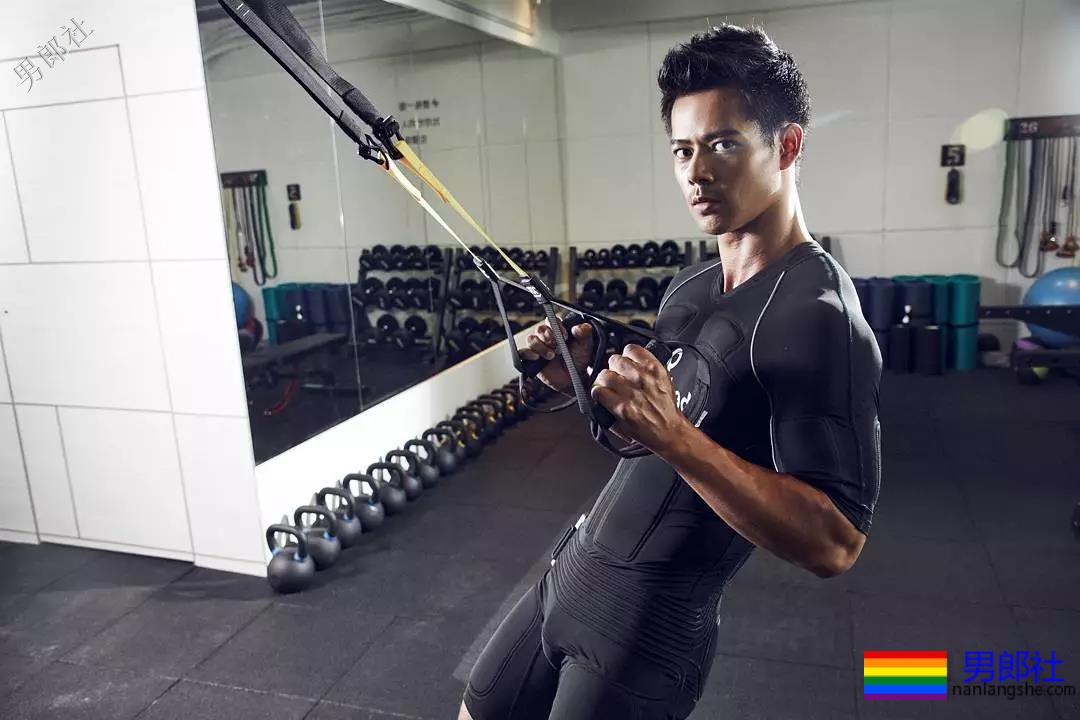 电眼男模萧郁轩硬照一览 - 51虹马