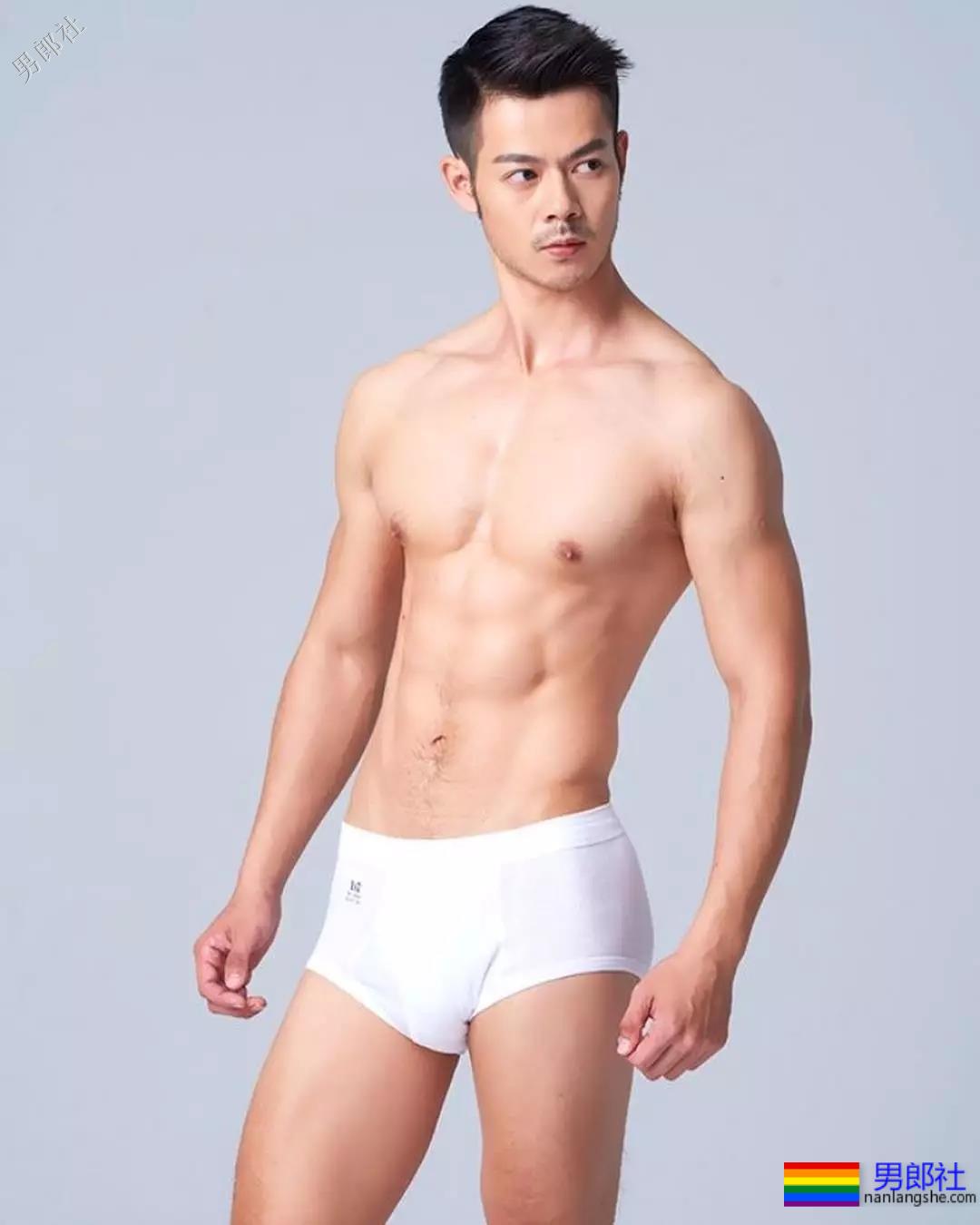 电眼男模萧郁轩硬照一览 - 51虹马