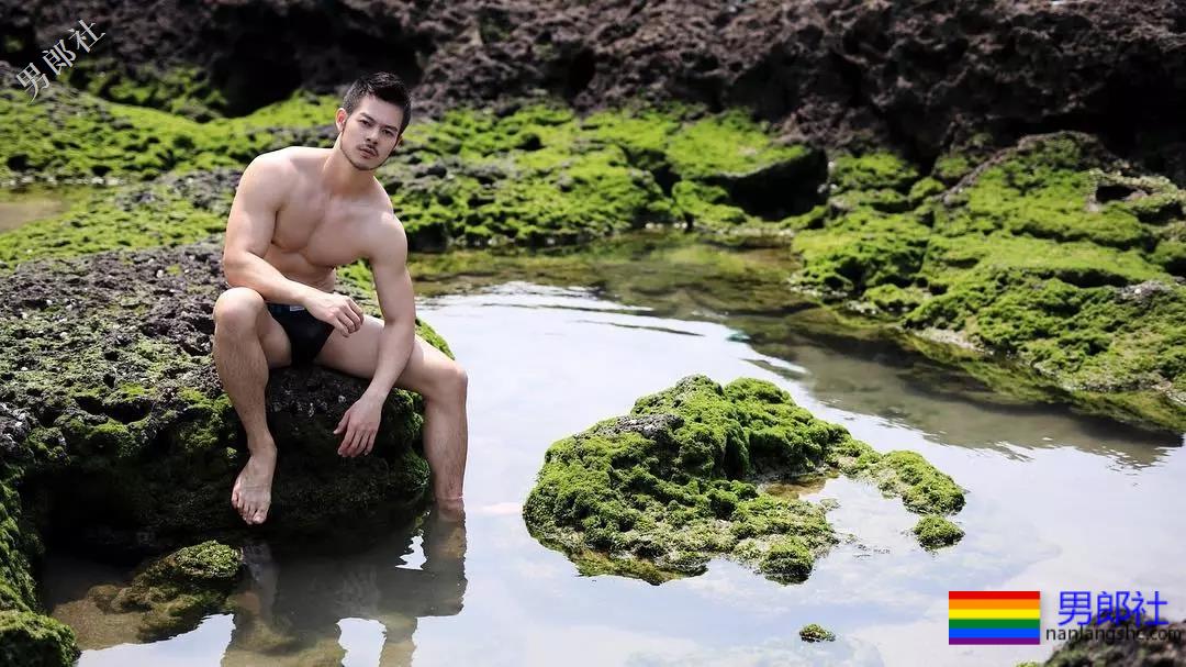 电眼男模萧郁轩硬照一览 - 51虹马