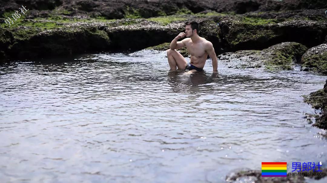 电眼男模萧郁轩硬照一览 - 51虹马