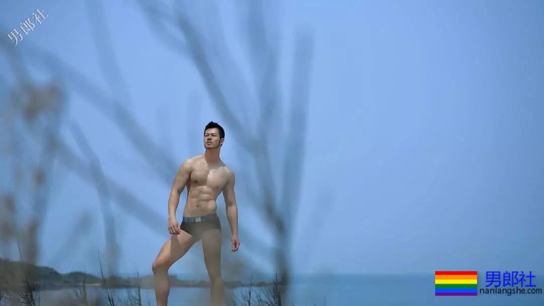 电眼男模萧郁轩硬照一览 - 51虹马