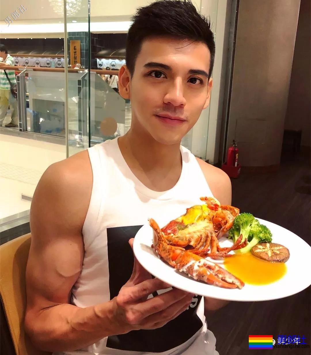 西装紧身裤小哥哥，竟然勒出了轮廓？ - 51虹马