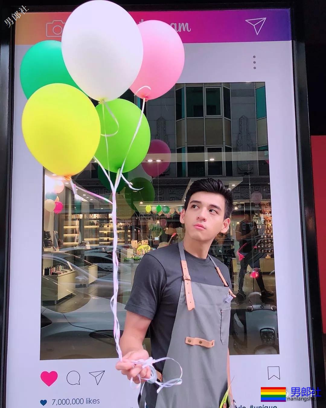 西装紧身裤小哥哥，竟然勒出了轮廓？ - 51虹马