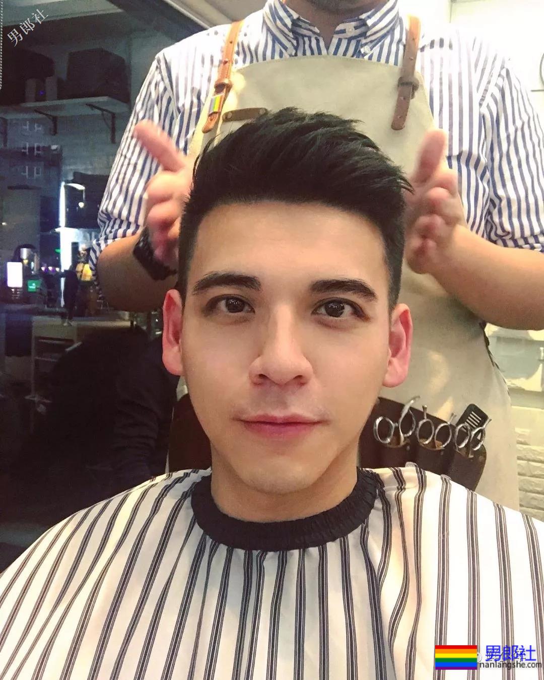 西装紧身裤小哥哥，竟然勒出了轮廓？ - 51虹马