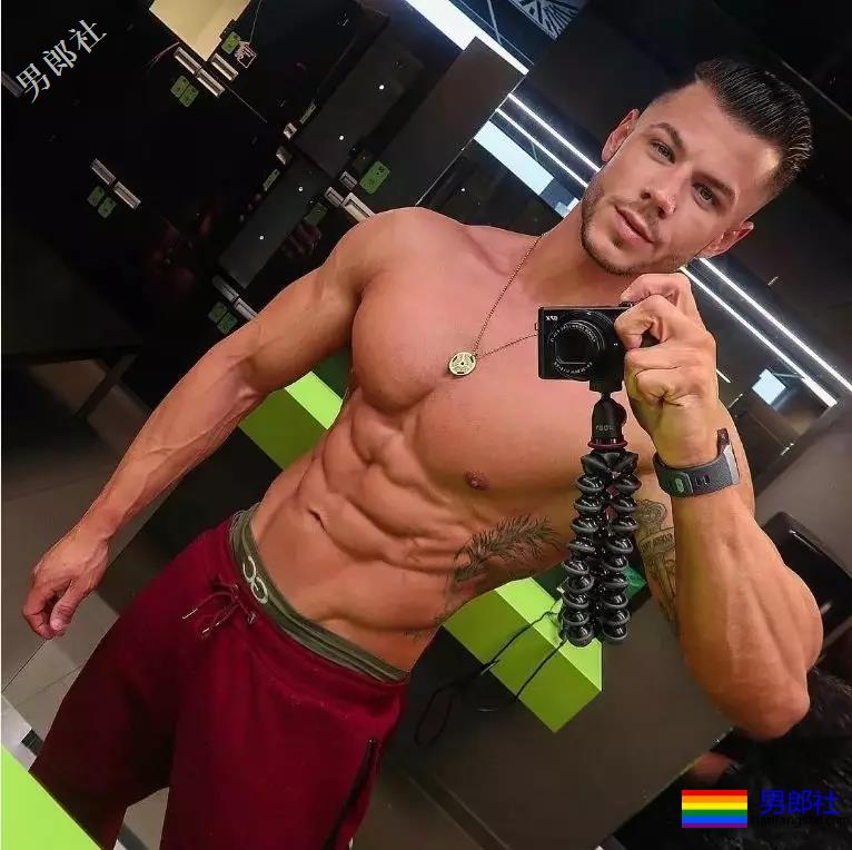 气质算什么？这位德国肌肉船长的身材，承包了你的鼻血，快把人掰弯了！ - 51虹马