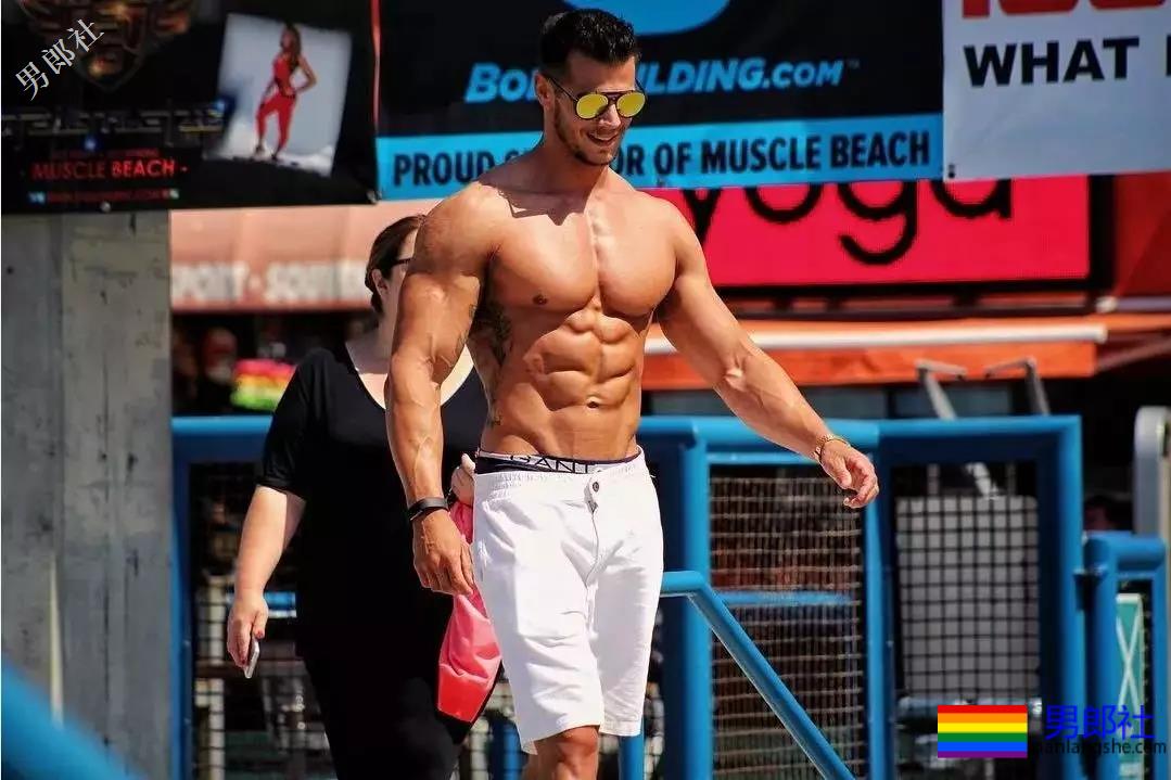 气质算什么？这位德国肌肉船长的身材，承包了你的鼻血，快把人掰弯了！ - 51虹马