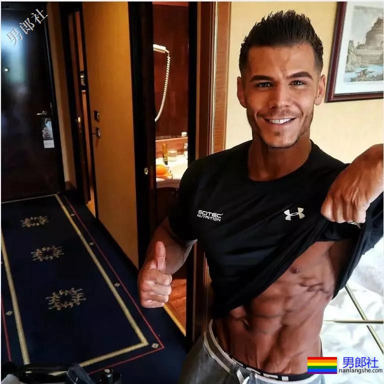 气质算什么？这位德国肌肉船长的身材，承包了你的鼻血，快把人掰弯了！ - 51虹马