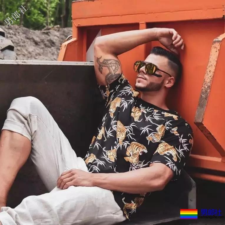 气质算什么？这位德国肌肉船长的身材，承包了你的鼻血，快把人掰弯了！ - 51虹马