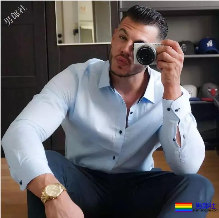 气质算什么？这位德国肌肉船长的身材，承包了你的鼻血，快把人掰弯了！ - 51虹马