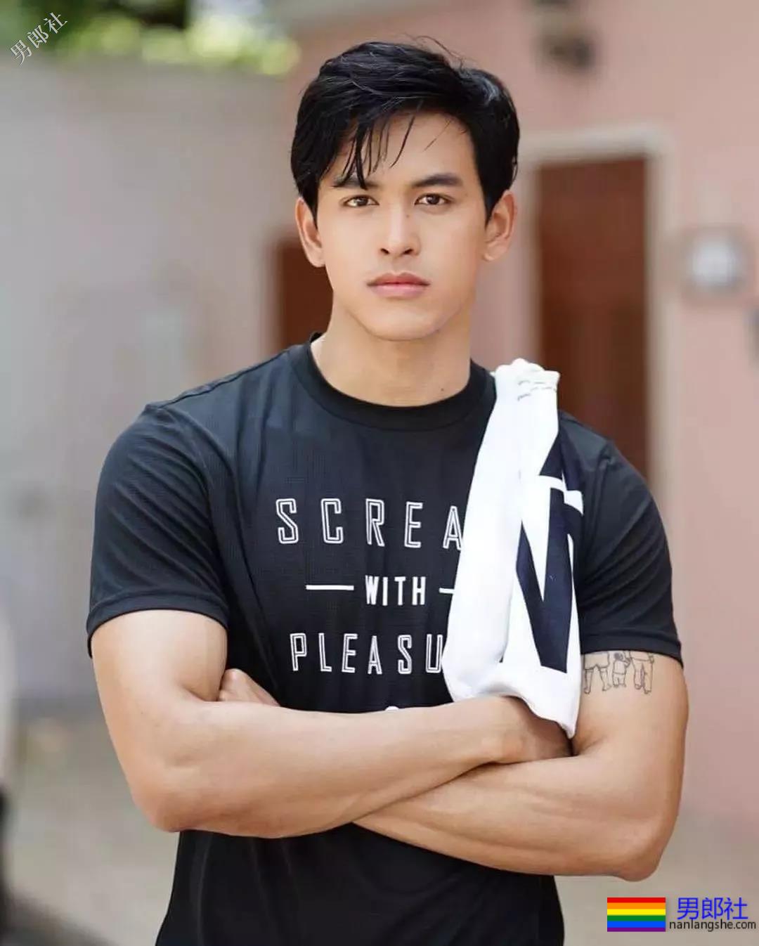 大长肌体育生小狼狗，这声老攻我先替你们叫了！ - 51虹马