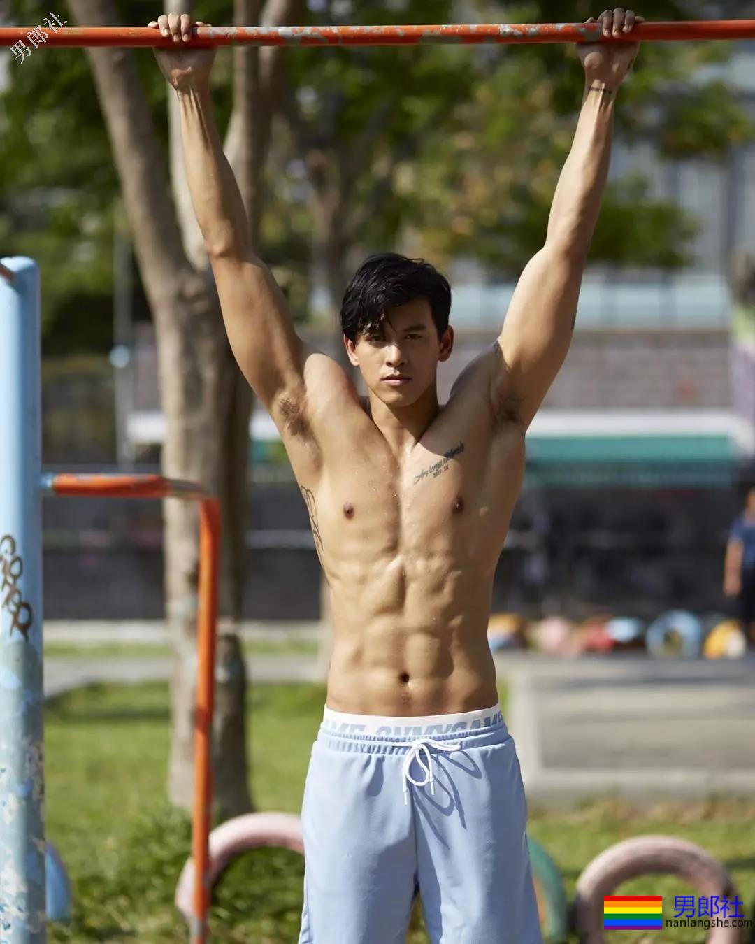 大长肌体育生小狼狗，这声老攻我先替你们叫了！ - 51虹马