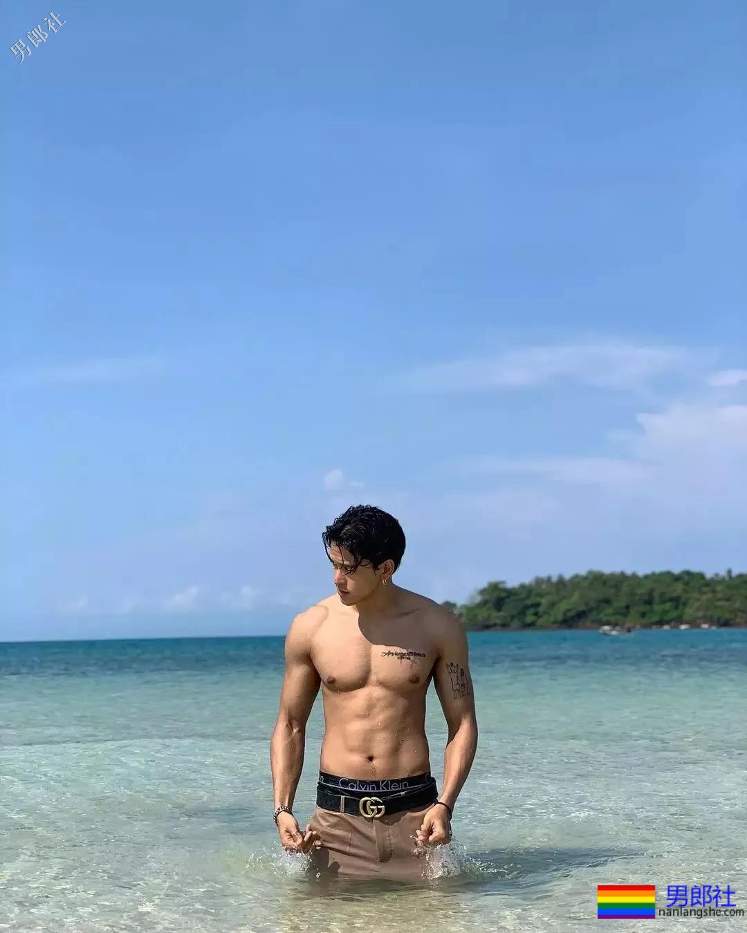 大长肌体育生小狼狗，这声老攻我先替你们叫了！ - 51虹马