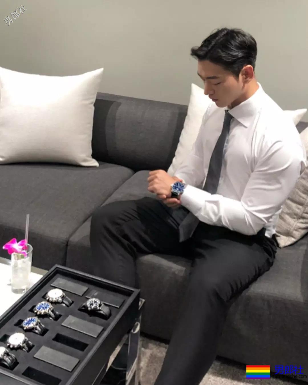 我的私人教练是个0，勤快的在健身房干起来了。-51虹马