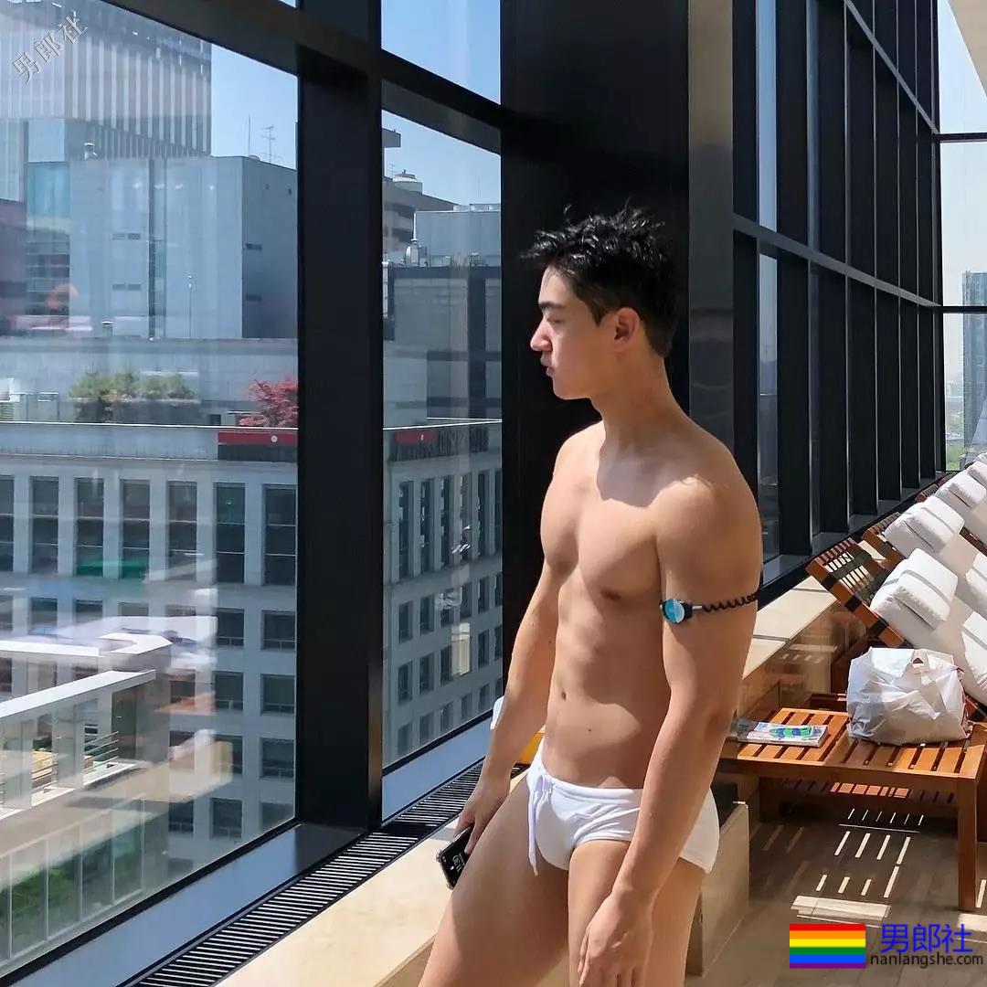 我的私人教练是个0，勤快的在健身房干起来了。 - 51虹马