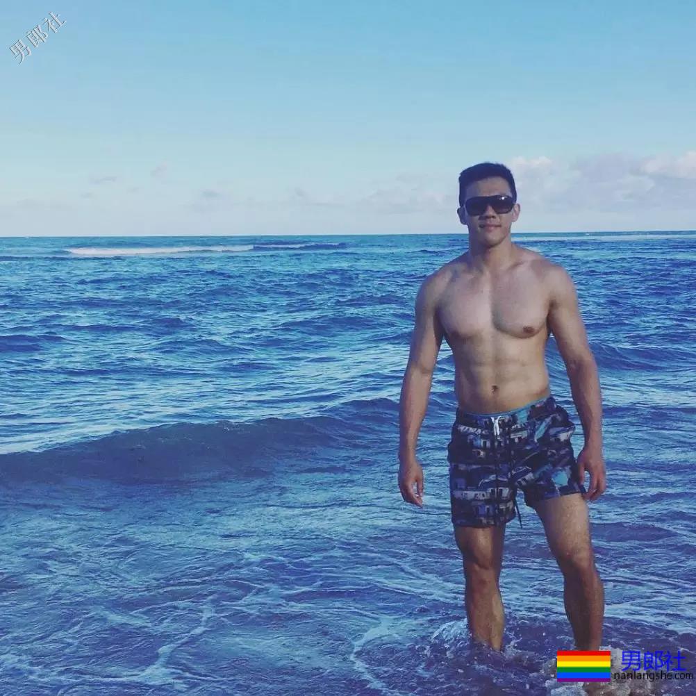 新晋医生天菜拍正装竟然会撑爆内裤!-51虹马