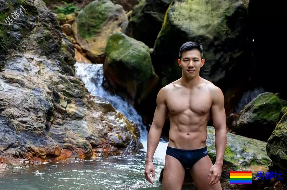 新晋医生天菜拍正装竟然会撑爆内裤! - 51虹马