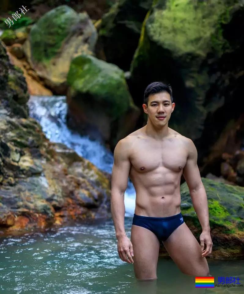 新晋医生天菜拍正装竟然会撑爆内裤! - 51虹马