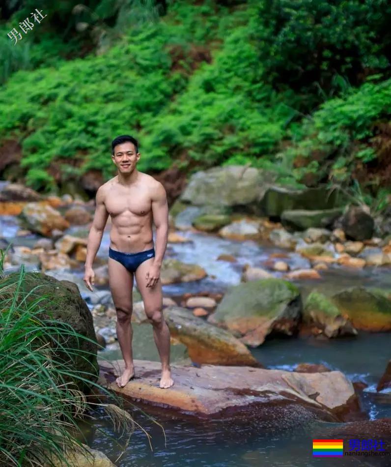 新晋医生天菜拍正装竟然会撑爆内裤! - 51虹马