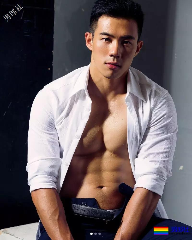 新晋医生天菜拍正装竟然会撑爆内裤! - 51虹马