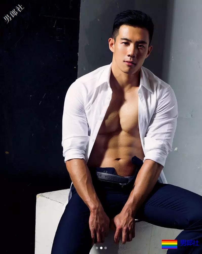 新晋医生天菜拍正装竟然会撑爆内裤! - 51虹马