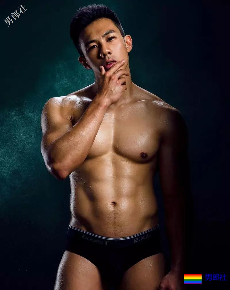 新晋医生天菜拍正装竟然会撑爆内裤! - 51虹马