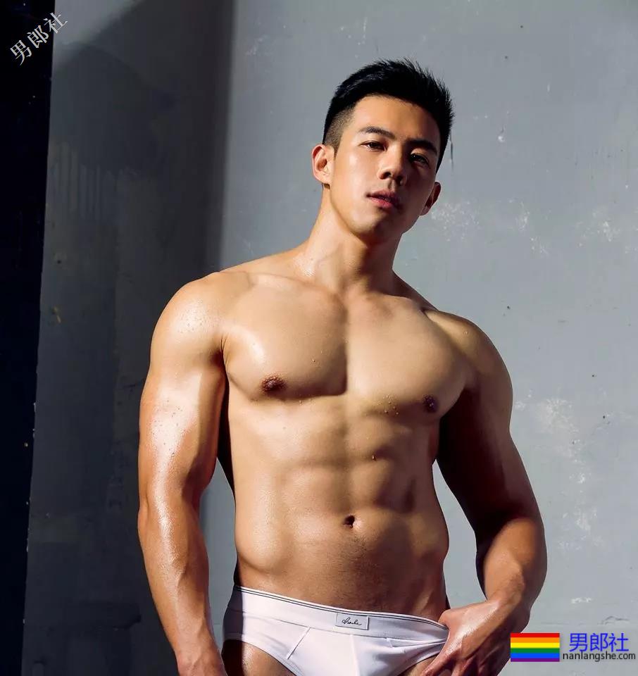 新晋医生天菜拍正装竟然会撑爆内裤! - 51虹马