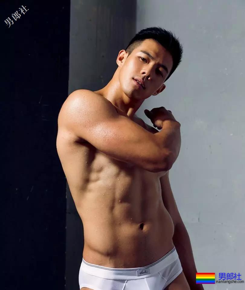 新晋医生天菜拍正装竟然会撑爆内裤! - 51虹马