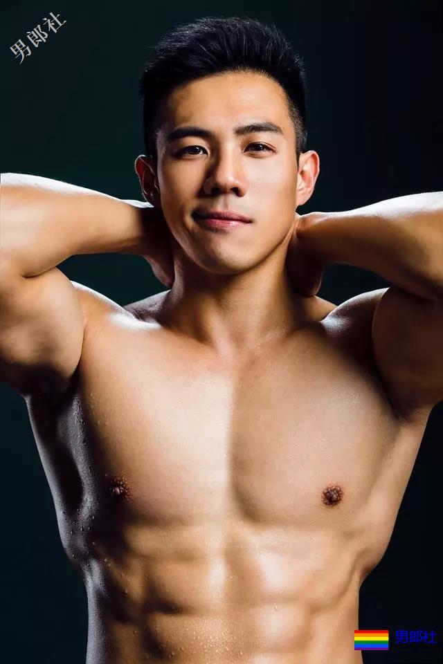 新晋医生天菜拍正装竟然会撑爆内裤! - 51虹马