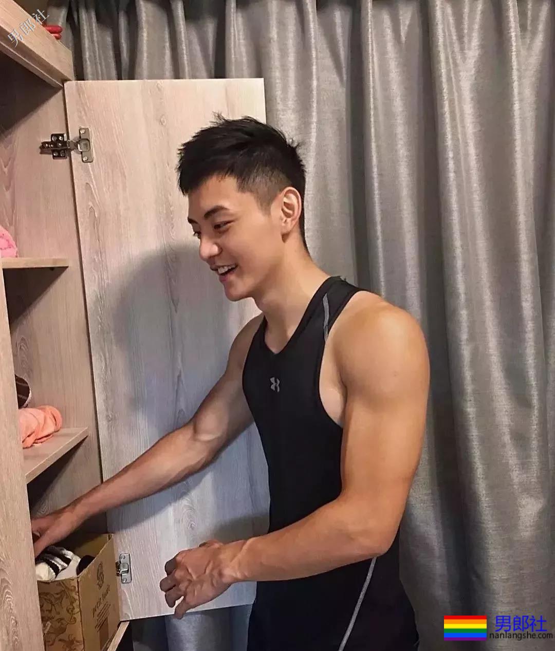 筋肉小奶狗！露天拍片很大z！ - 51虹马