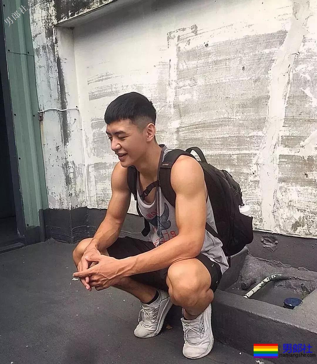 筋肉小奶狗！露天拍片很大z！ - 51虹马