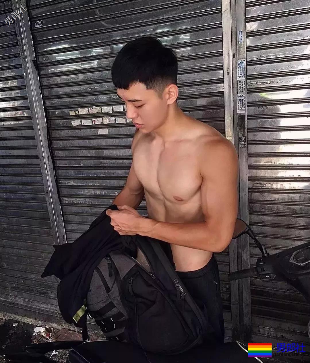 筋肉小奶狗！露天拍片很大z！ - 51虹马