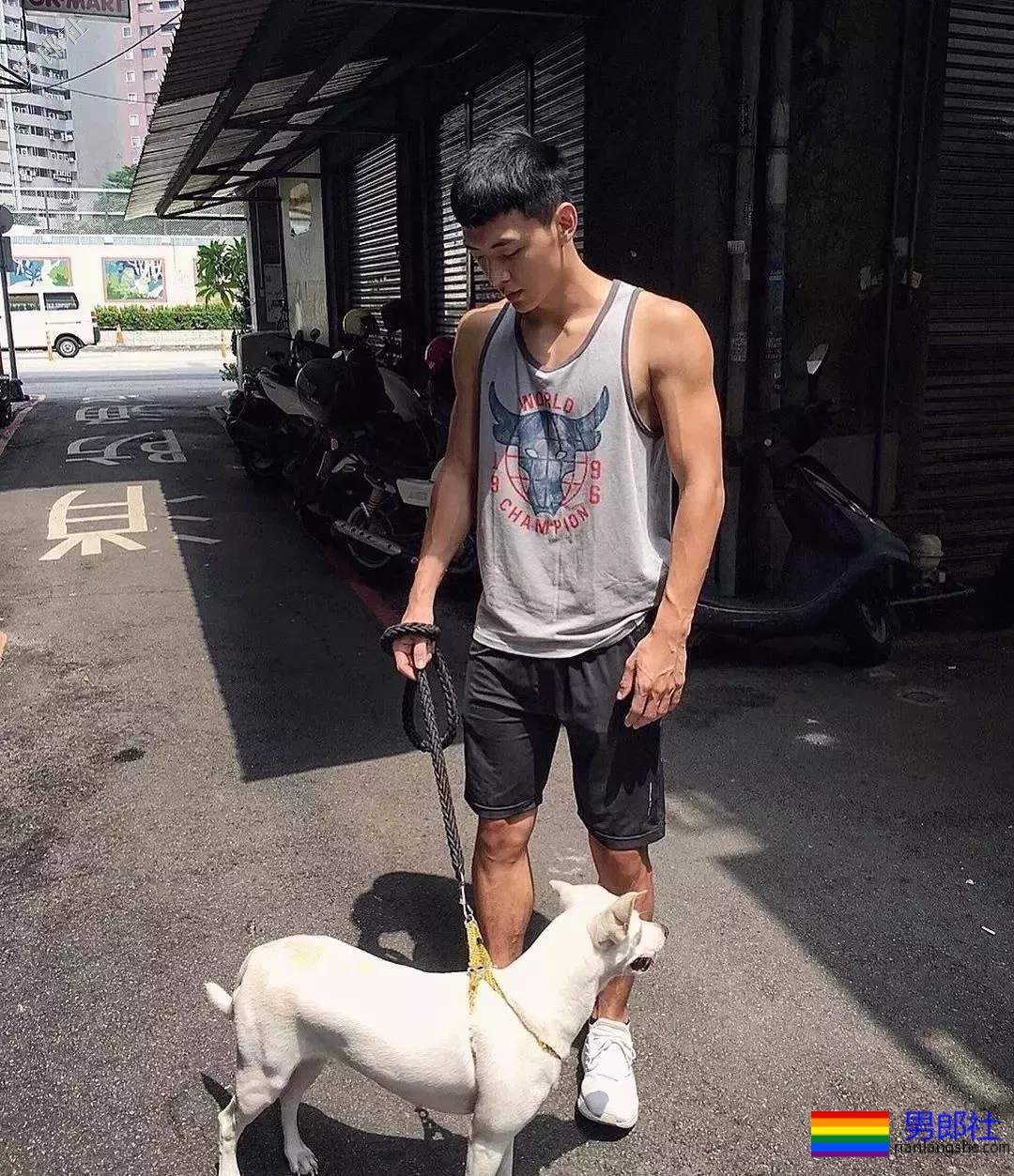 筋肉小奶狗！露天拍片很大z！ - 51虹马