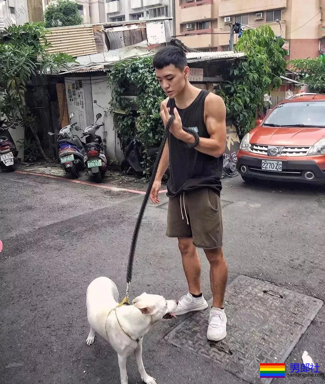 筋肉小奶狗！露天拍片很大z！ - 51虹马