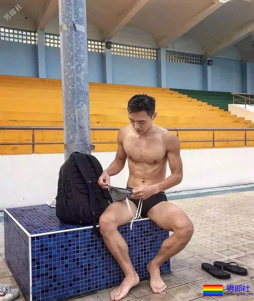 筋肉小奶狗！露天拍片很大z！ - 51虹马