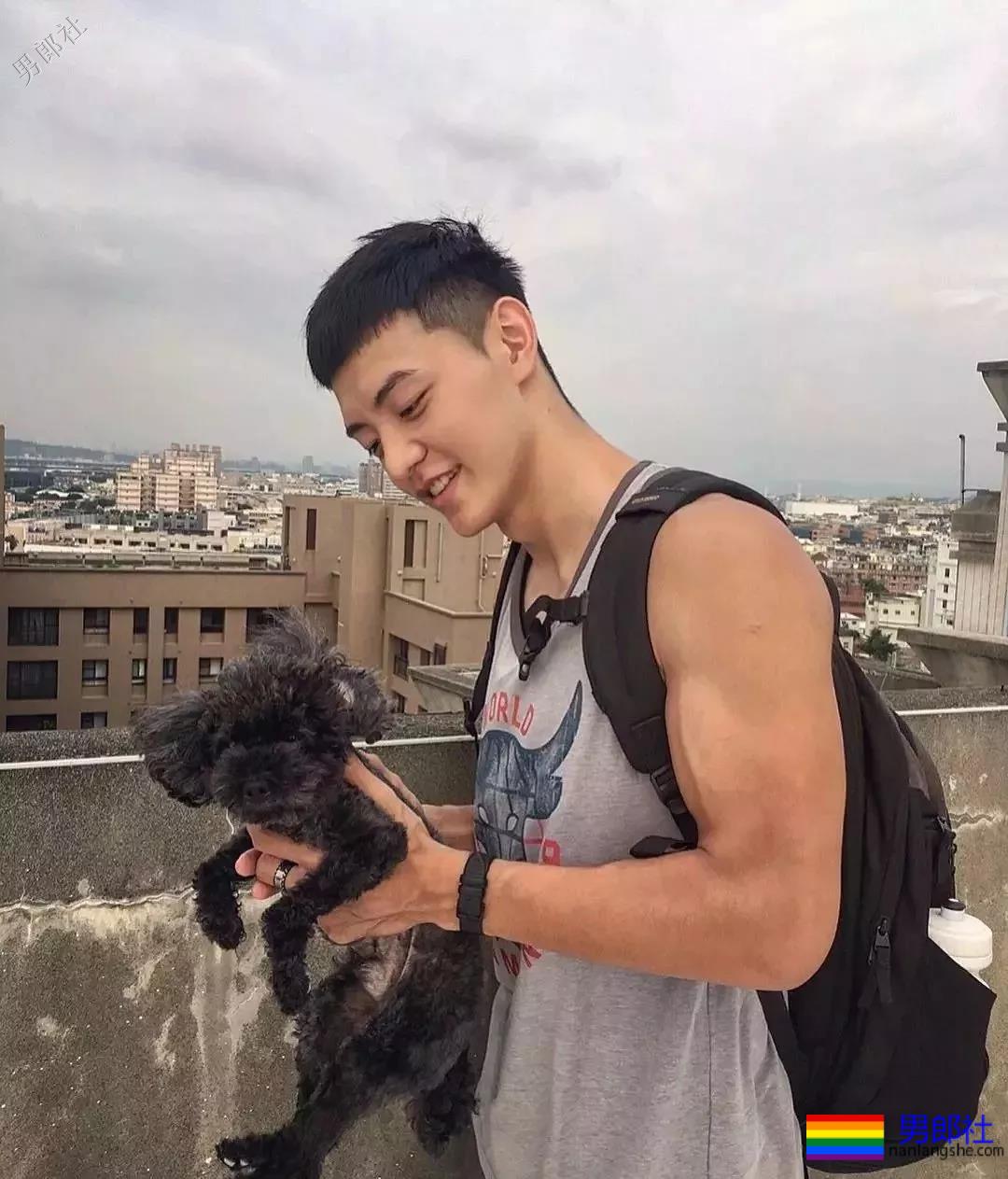 筋肉小奶狗！露天拍片很大z！ - 51虹马