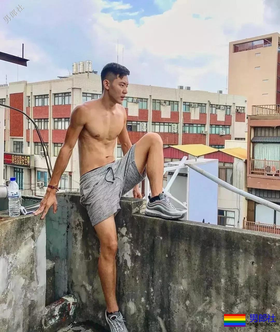 筋肉小奶狗！露天拍片很大z！ - 51虹马