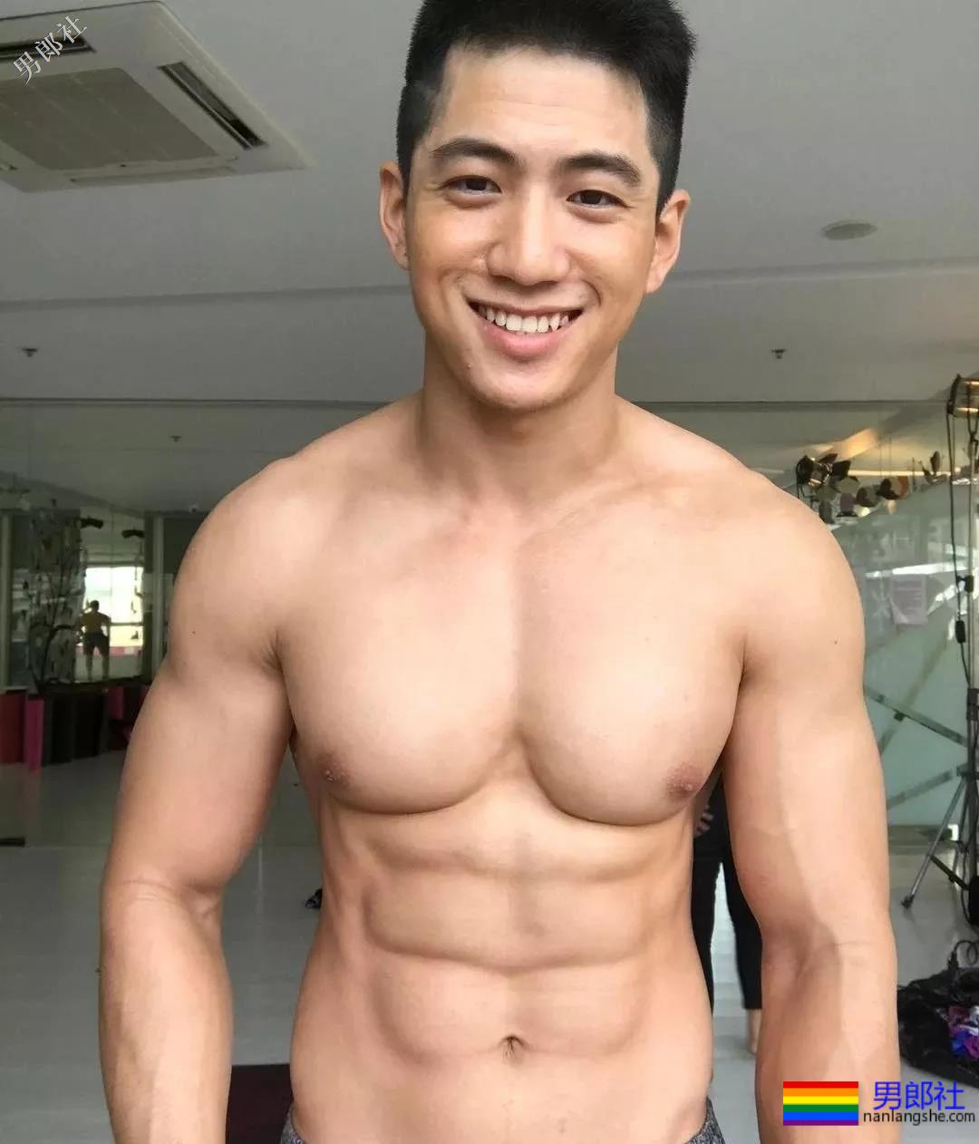 男模被批修图过猛？真相是那里歪了…… - 51虹马