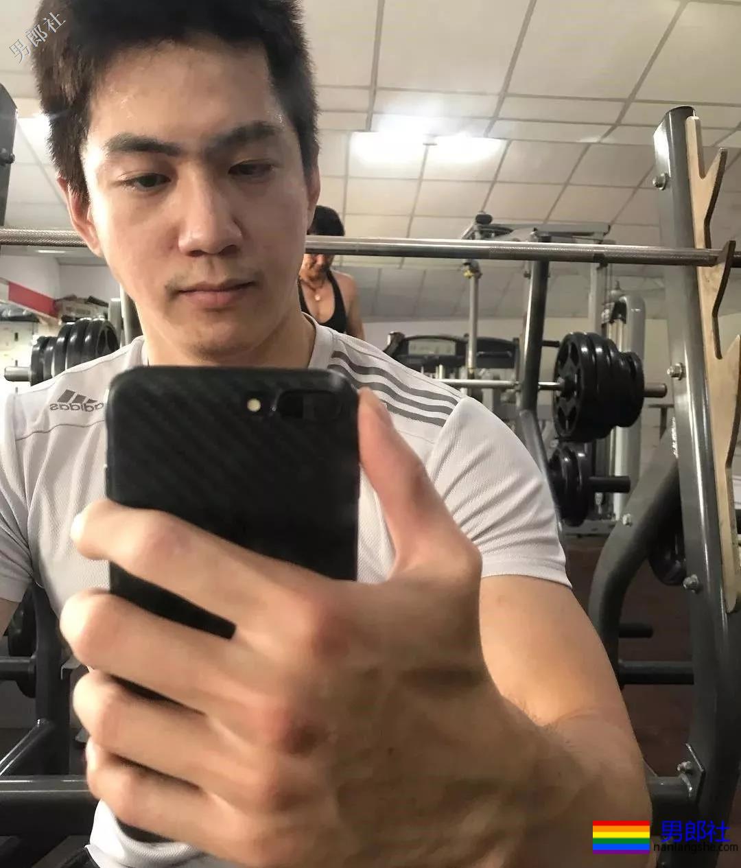 男模被批修图过猛？真相是那里歪了…… - 51虹马