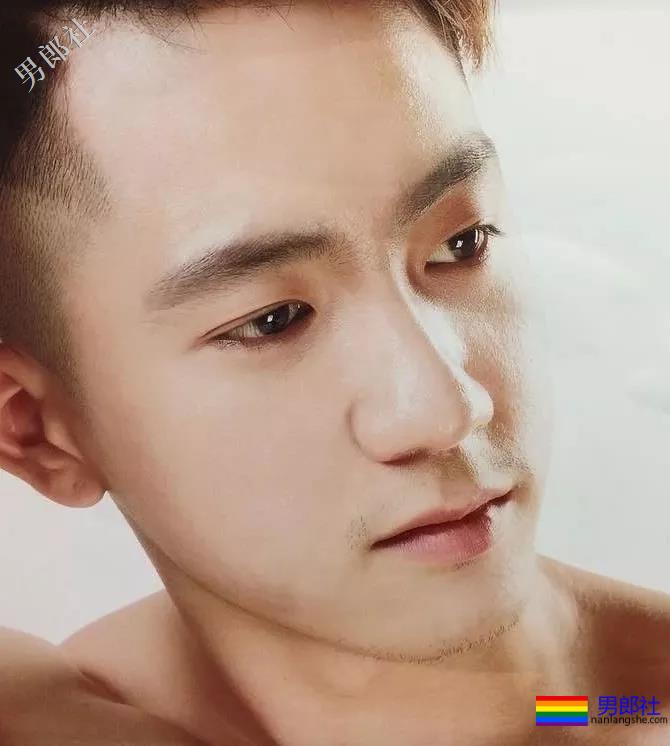 男模被批修图过猛？真相是那里歪了…… - 51虹马