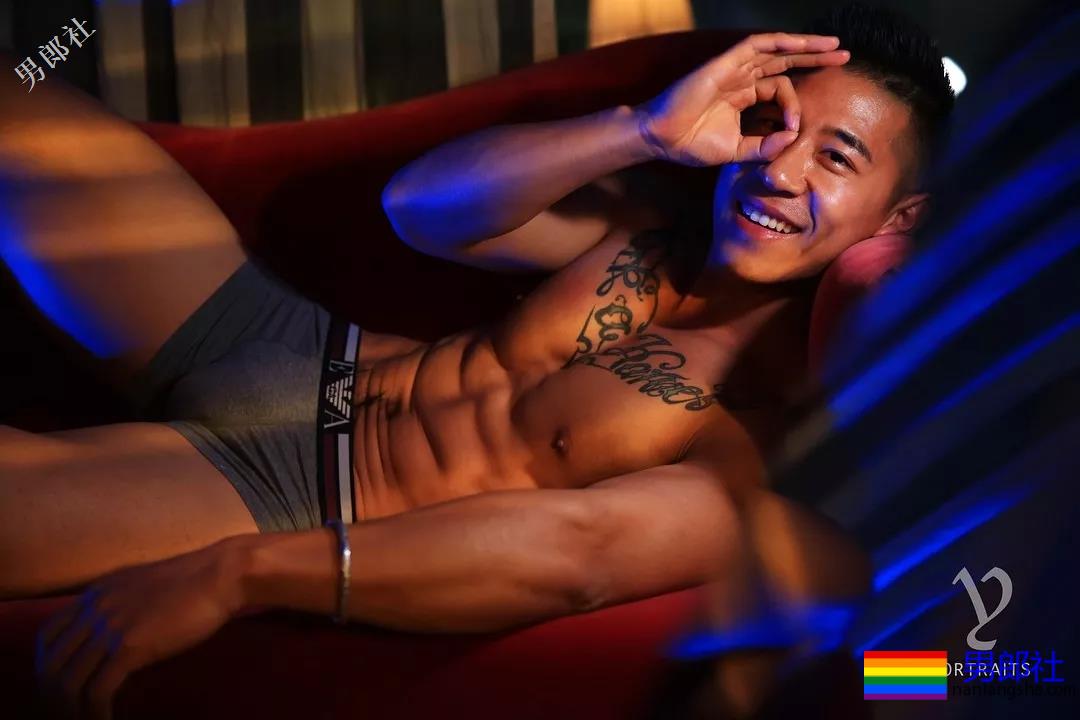 男模被批修图过猛？真相是那里歪了…… - 51虹马