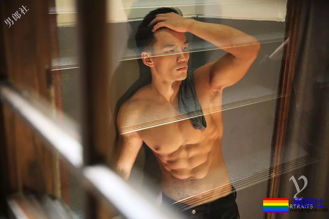 男模被批修图过猛？真相是那里歪了…… - 51虹马