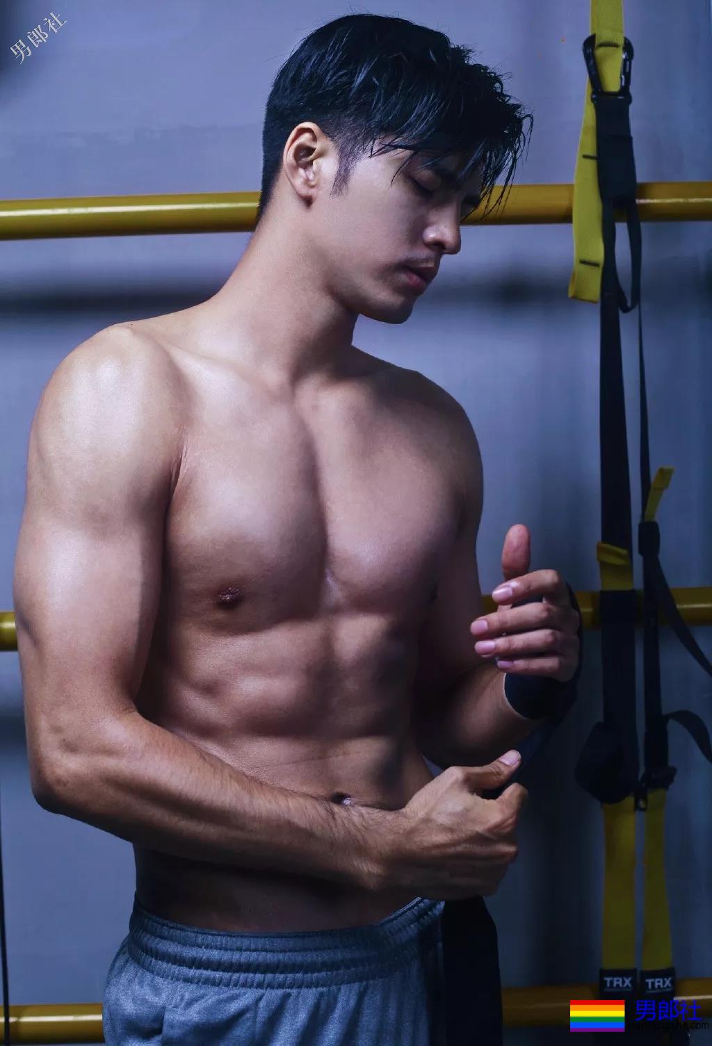 胡一天林一的结合体，与195腱子肉男模CP发糖，期待小妖精洗澡吗？ - 51虹马