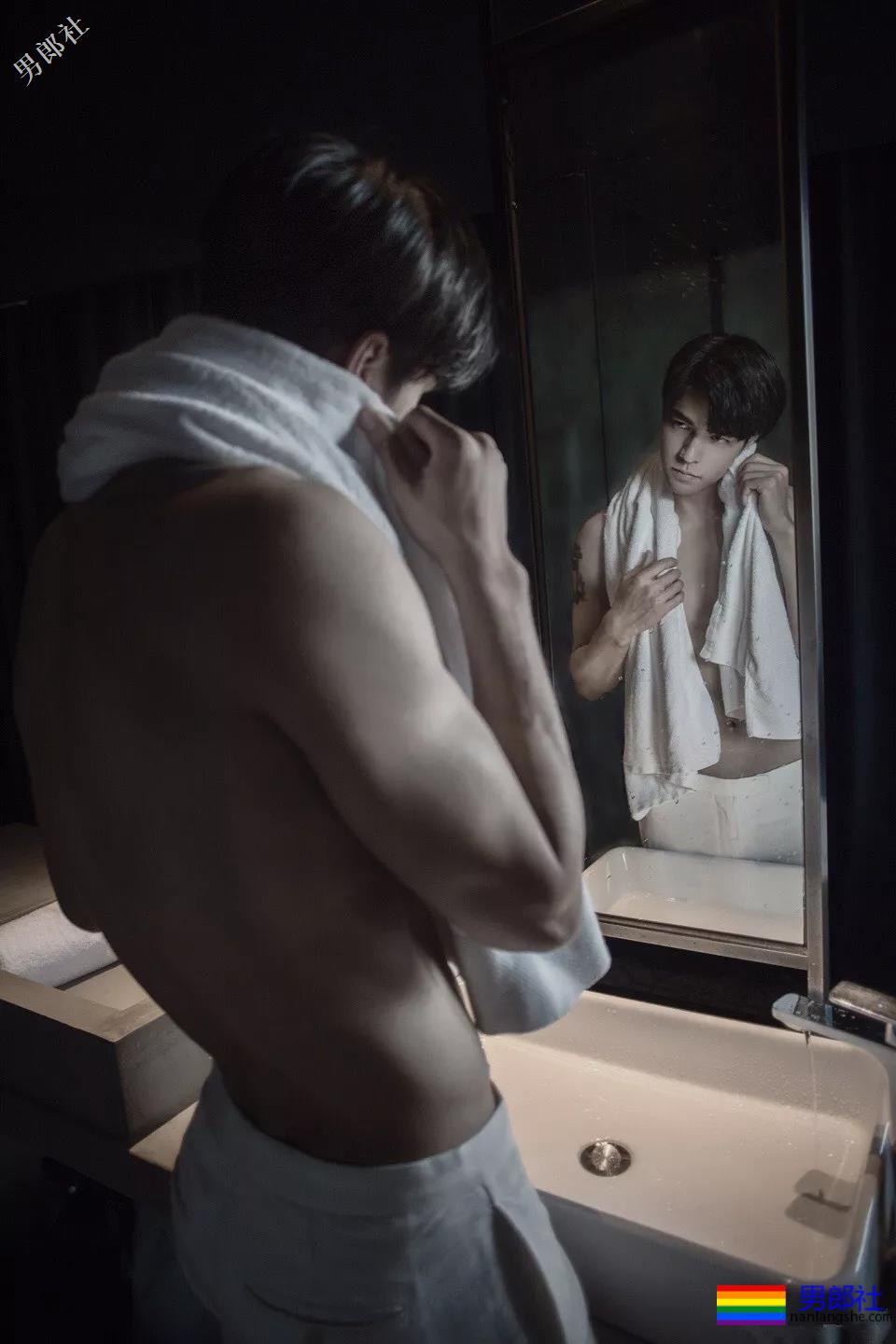 胡一天林一的结合体，与195腱子肉男模CP发糖，期待小妖精洗澡吗？ - 51虹马